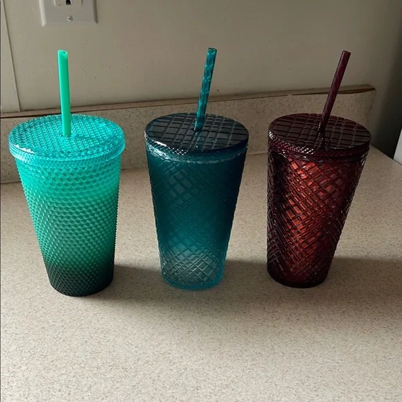 Bundle of Starbucks Grande Cups - Picture 2 of 2